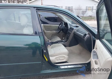 2001 Lexus Is 300 z USA, uszkodzony, nr VIN JTHBD182X10008096